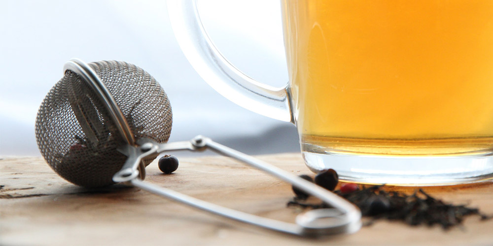 Tea tongs as accessories for the preparation of tea